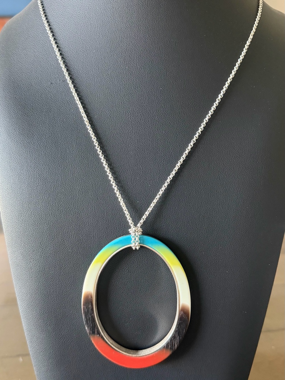Fossil brand multi-colored enamel circle pendant necklace